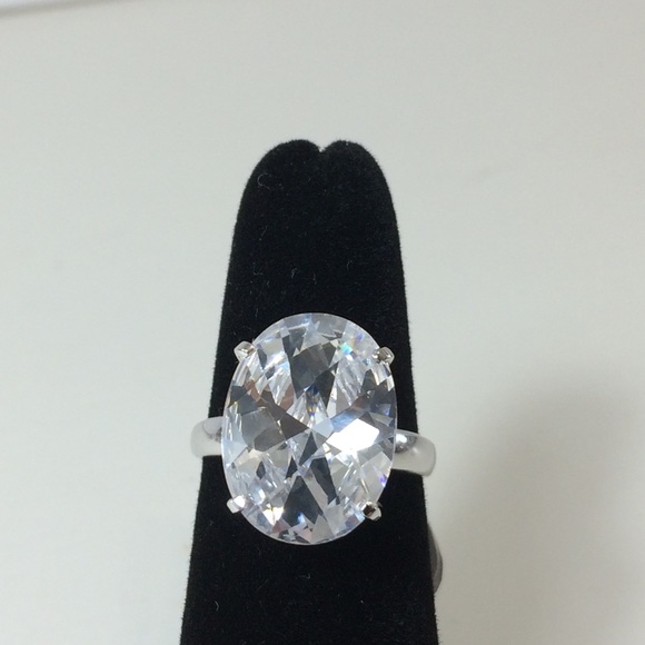 Sterling Silver Size 6 Ring With LARGE Crystal - Picture 2 of 4